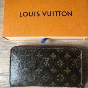 Louis Vuitton Zippy Wallet